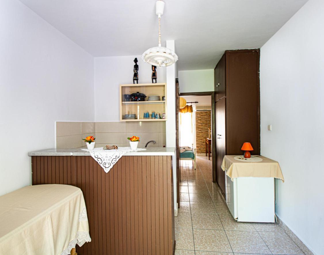 Lions Apartments Poros Town Екстериор снимка