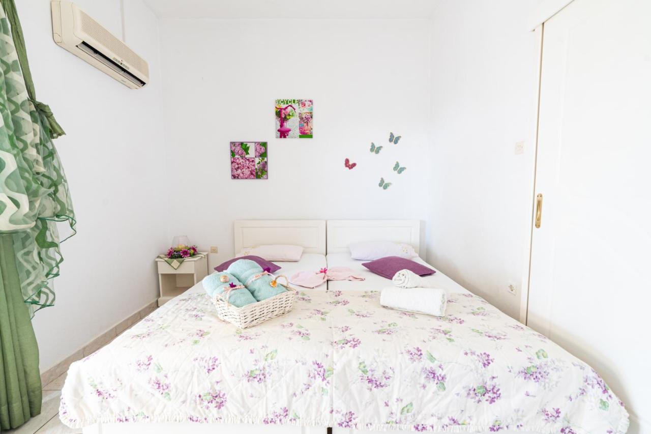 Lions Apartments Poros Town Екстериор снимка