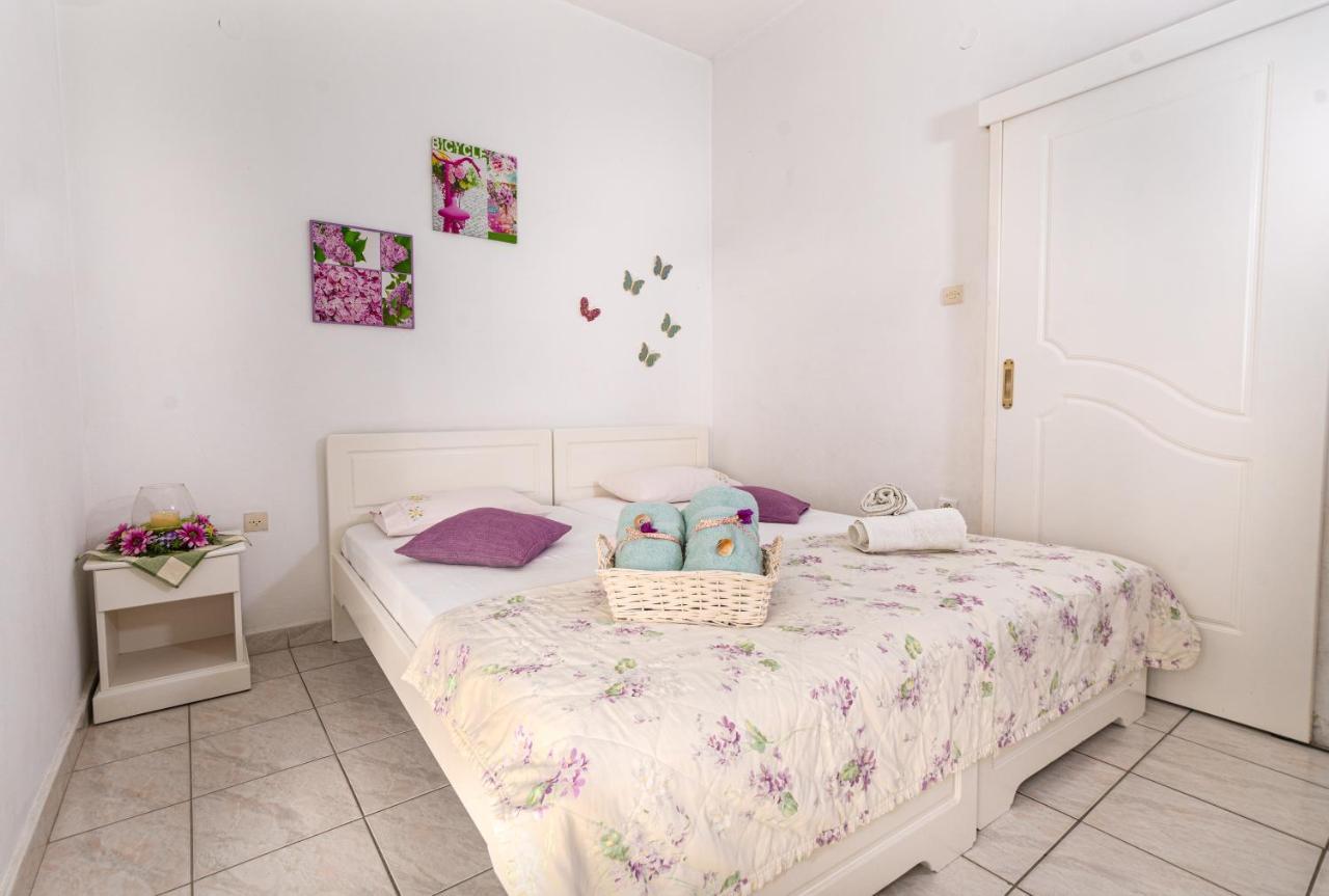 Lions Apartments Poros Town Екстериор снимка