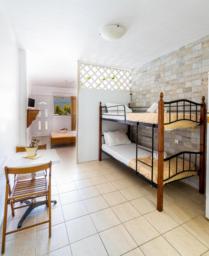 Lions Apartments Poros Town Екстериор снимка