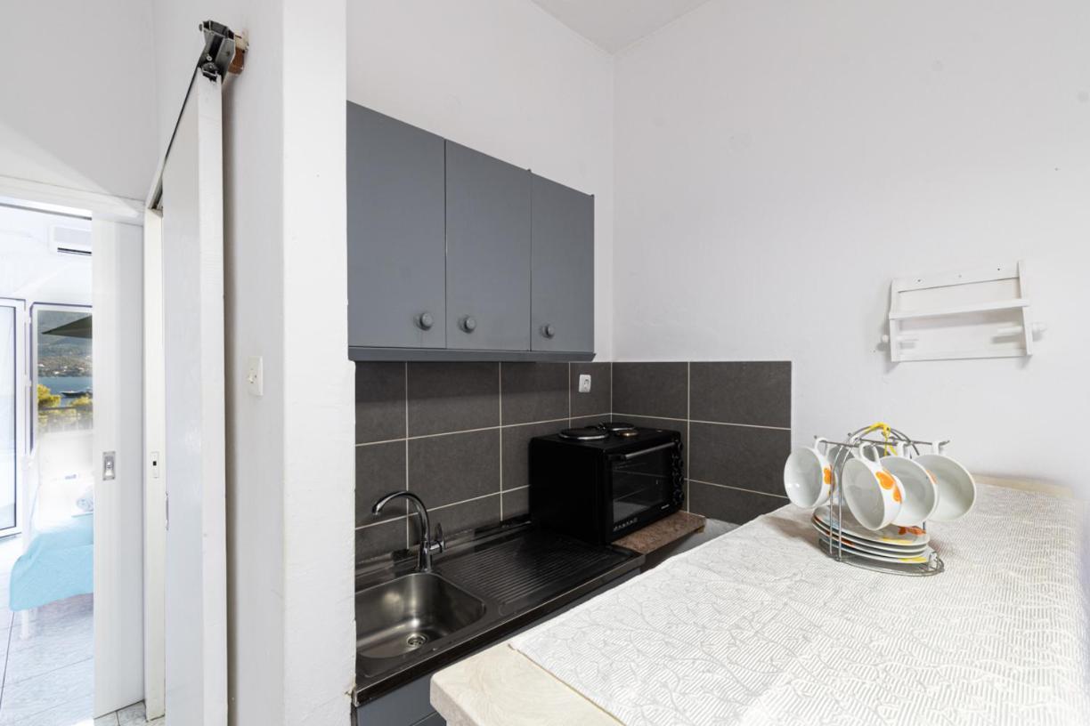 Lions Apartments Poros Town Екстериор снимка