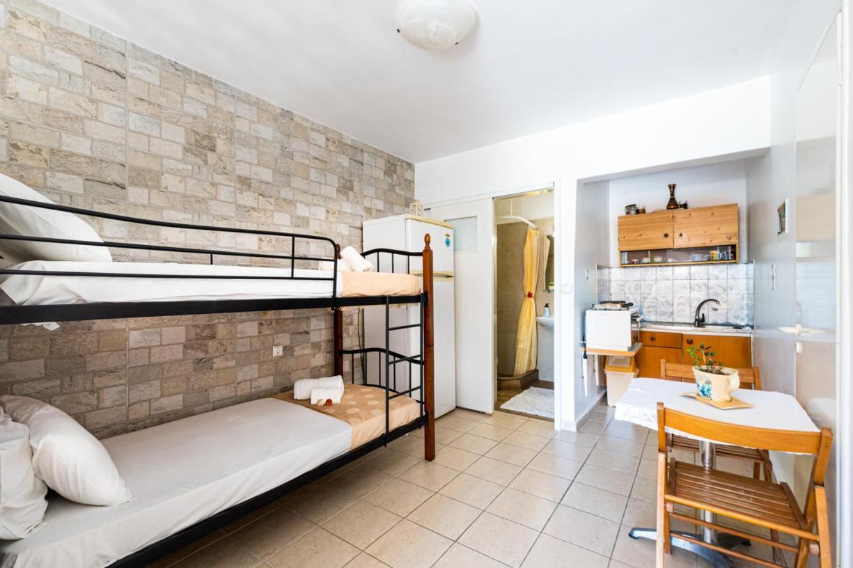 Lions Apartments Poros Town Екстериор снимка