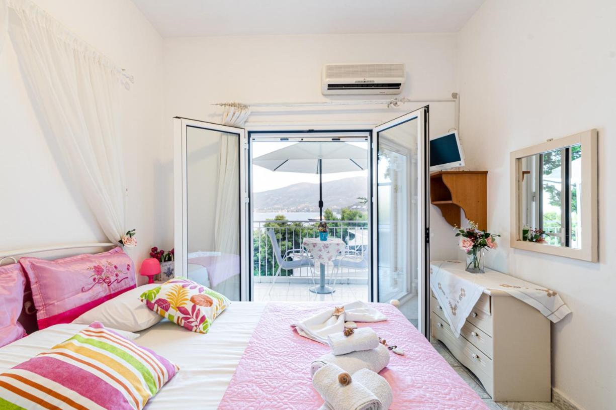 Lions Apartments Poros Town Екстериор снимка