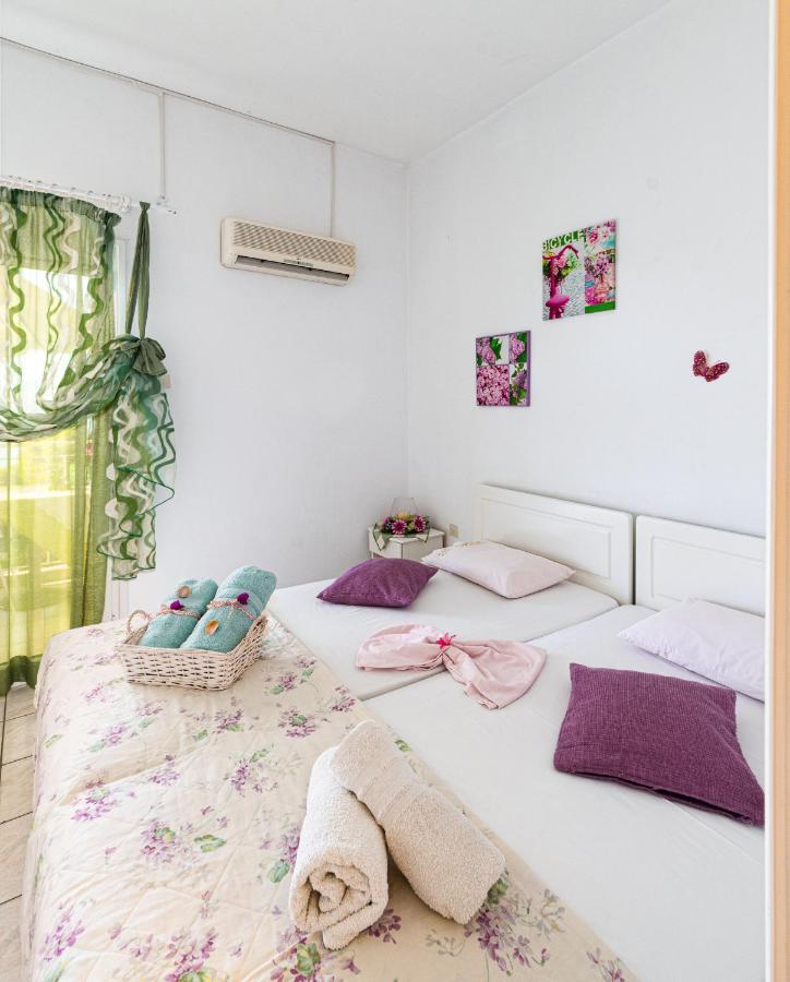 Lions Apartments Poros Town Екстериор снимка